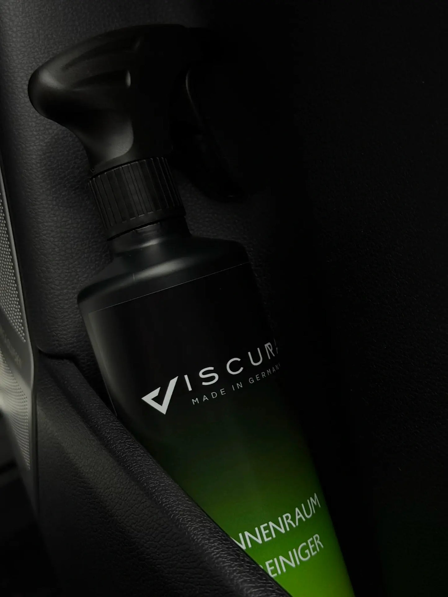 Innenraumreiniger in Tür